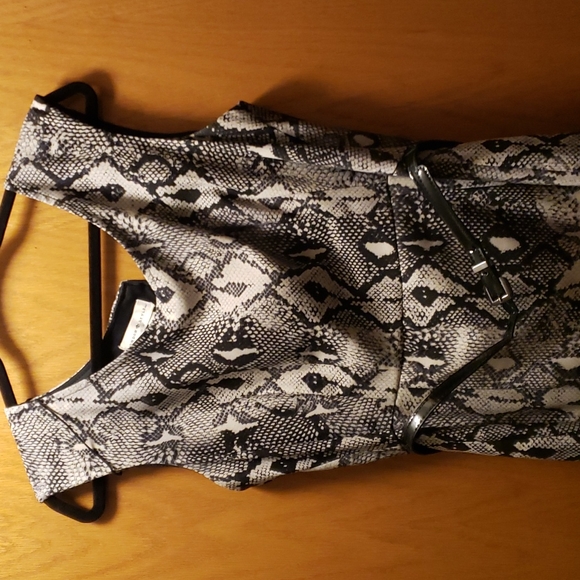 London Style Dresses & Skirts - London Style Black Gray Snake Skin Dress Size 14 with Belt